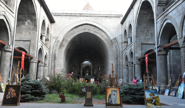 Erzurum'un tarihi ve doğası yağlı boya tablolara işlendi