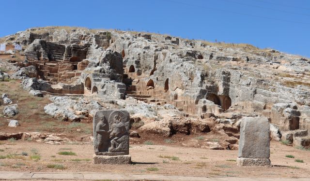 Perre Antik Kenti'ndeki tokalaşma anıtı ve yazıtı 5 bin ziyaretçiyi ağırladı