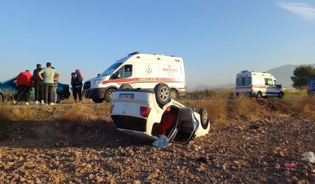 Manisa'da iki otomobilin çarpıştığı kazada 5 kişi yaralandı