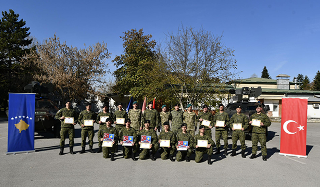 Mehmetçik'ten Kosovalı askerlere Türk zırhlısı "Cobra" eğitimi