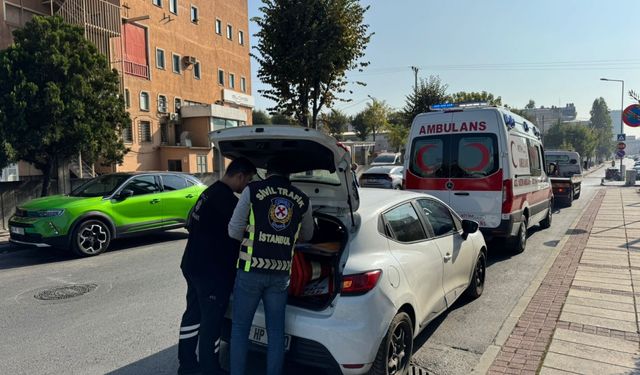 İstanbul'da otomobilin yol vermediği ambulansın belgesiz olduğu tespit edildi