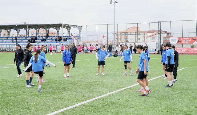 Malatya'da 15 Yaş Altı Kız Milli Futbol Takımı seçmeleri yapıldı