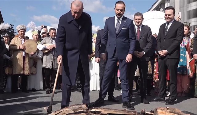 Cumhurbaşkanı Erdoğan İstanbul'da nevruz ateşini yaktı