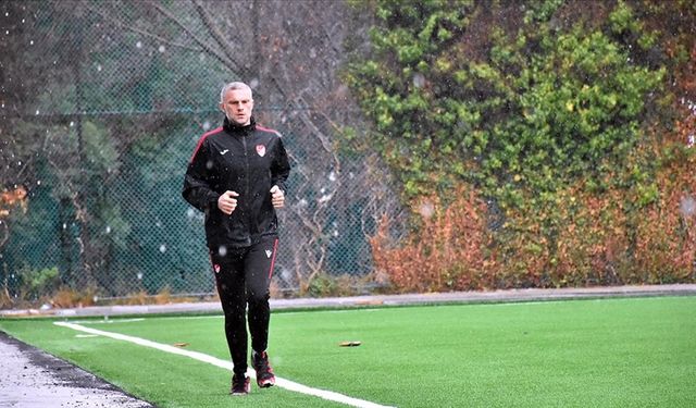 Süper Lig'in profesör hakemi, öğrencilerini spora yönlendiriyor