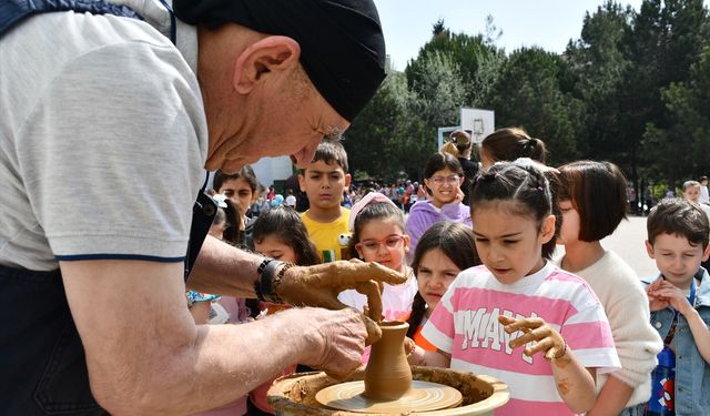 70 yıllık çömlek ustası, okullarda verdiği eğitimle sanatını geleceğe taşıyor