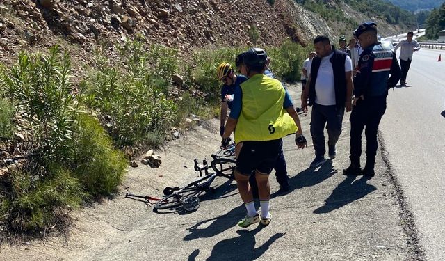 Fethiye'de otomobilin çarptığı 3 bisikletli yaralandı