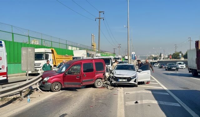 Kocaeli'de zincirleme trafik kazasında 3 kişi yaralandı