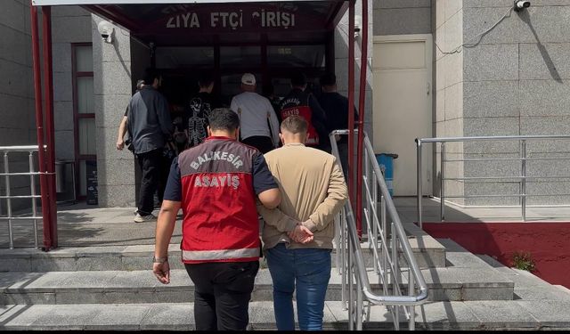 Balıkesir merkezli telefonla dolandırıcılık operasyonunda yakalanan 4 zanlı tutuklandı