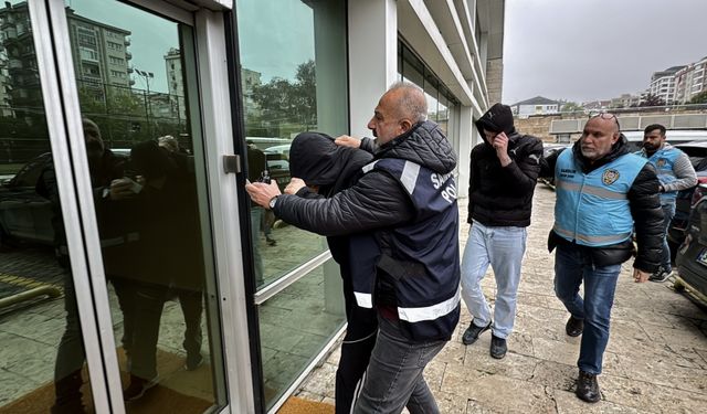 Samsun'da öğretmeni darbettiği iddia edilen 2 şüpheli adliyede