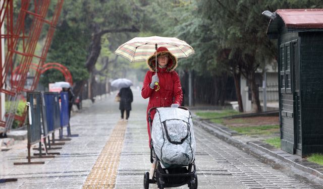 Edirne ve Kırklareli'nde gök gürültülü sağanak etkili oldu