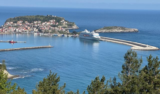 Rusya'dan 944 kruvaziyer yolcusu Amasra'ya geldi
