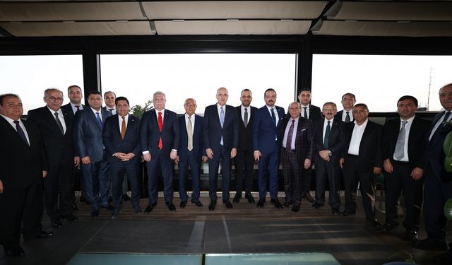TBMM Başkanı Kurtulmuş, Kırgızistan’da Türk iş insanlarıyla bir araya geldi