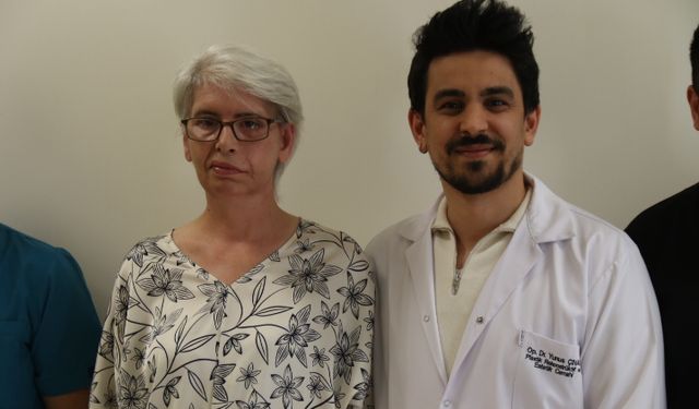 Yüz felci nedeniyle yıllarca açık gözle uyuyan kadın, Eskişehir'de sağlığına kavuştu
