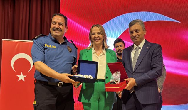 Antalya'da "En İyi Narkotik Polisi; Anne" paneli düzenlendi