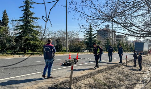 Uşak'ta tırla çarpışan motosikletteki sürücü hayatını kaybetti