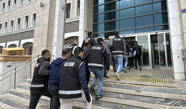 Şanlıurfa'da rüşvet ve resmi belgede sahtecilik operasyonu kapsamında 7 zanlı tutuklandı