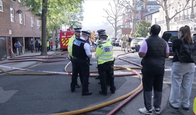 Londra'da bir trafoda çıkan yangının sıçradığı binadan 80 kişi tahliye edildi