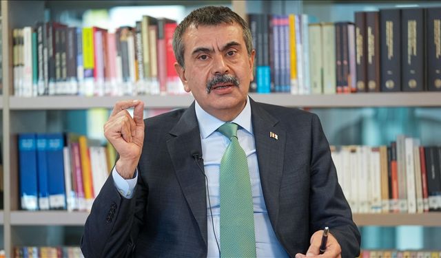 Bakan Tekin vatandaşları "Dijital Dünyada Çocuk Hakları Sözleşmesi"ni imzalamaya davet etti