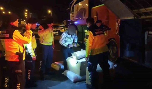 Mersin'de yolcu otobüsünde 1,5 ton kaçak tütün ele geçirildi