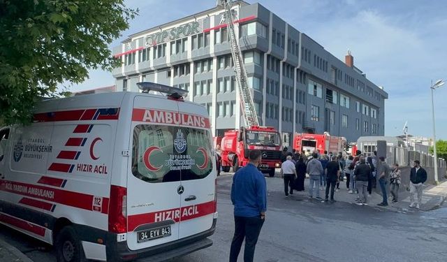Bağcılar'da tekstil fabrikasında çıkan yangın söndürüldü