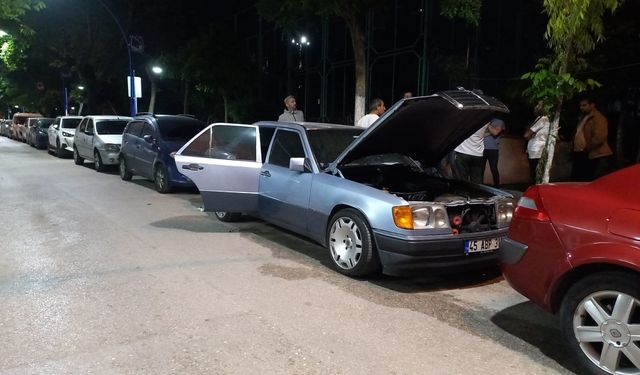 Manisa'da park halindeki 13 araca zarar veren şüpheli aranıyor