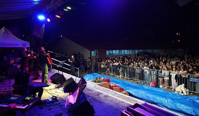 Sınır kenti Edirne'de Türk, Bulgar ve Yunan müzisyenler Balkan şarkıları seslendirdi