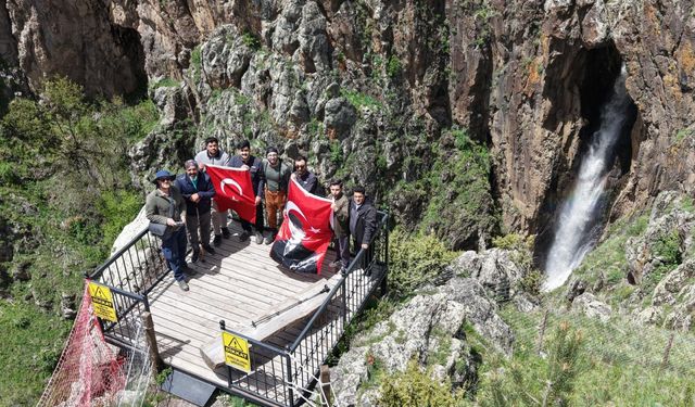 Kars'ta 19 Mayıs dolayısıyla doğa yürüyüşü ve kaya tırmanışı gerçekleştirildi