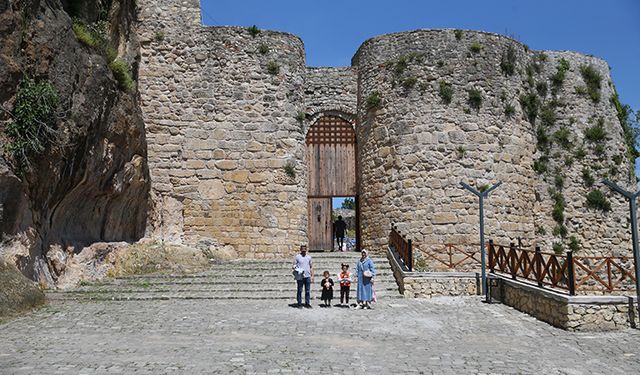 Ordu'daki 2 bin 500 yıllık Ünye Kalesi'ni 14 günde 35 bin kişi ziyaret etti