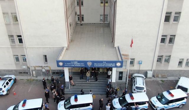 Kayseri’de 84 polis ile aranan şahıslara operasyon: 23 gözaltı
