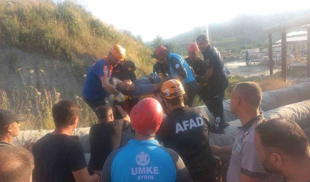 Direksiyonda sıkışan kamyon sürücüsü AFAD ekipleri tarafından kurtarıldı