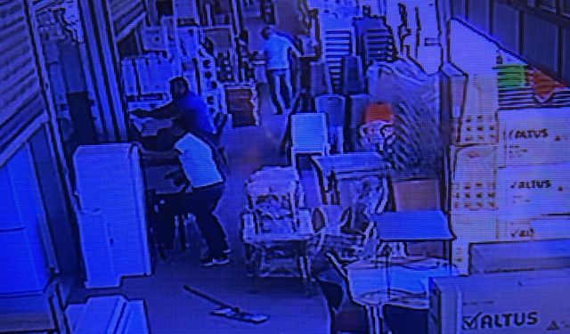 Çarşının ortasındaki silahlı kavgada 4 kişi yaralandı