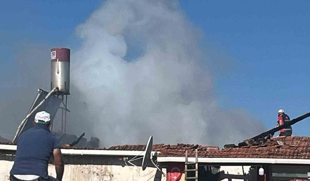 Saraykent’te çıkan yangında ahır kullanılamaz hale geldi
