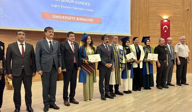 Kırşehir Ahi Evran Üniversitesinde mezuniyet töreni düzenlendi