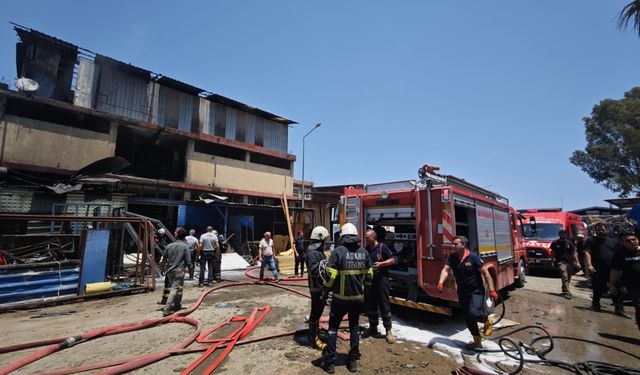 Adana'da iş yerinde patlama sonrası yangın çıktı
