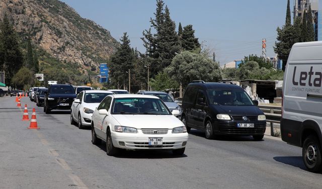 Aydın'da turizm merkezleri güzergahında trafik yoğunluğu yaşandı