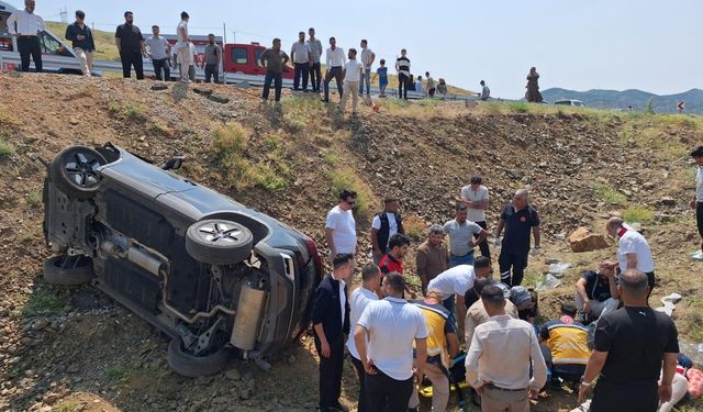 Bingöl'de şarampole devrilen otomobildeki 5 kişi yaralandı