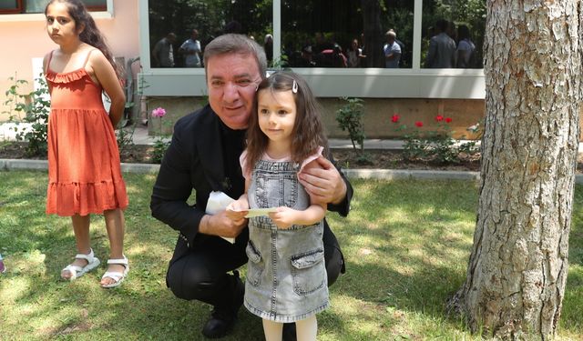 Erzincan Valisi Aydoğdu, çocuklarla bayramlaştı