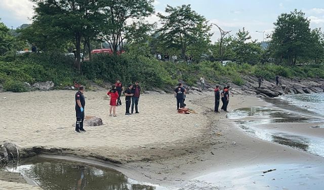 Giresun'da serinlemek için babasıyla denize giren çocuk kayboldu