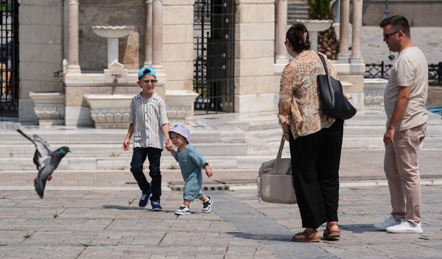 İzmir'de kent merkezinde bayram sessizliği hakim