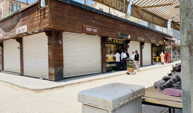 Şanlıurfa'da kuyumcudan silahlı soygun girişimi güvenlik kamerasında