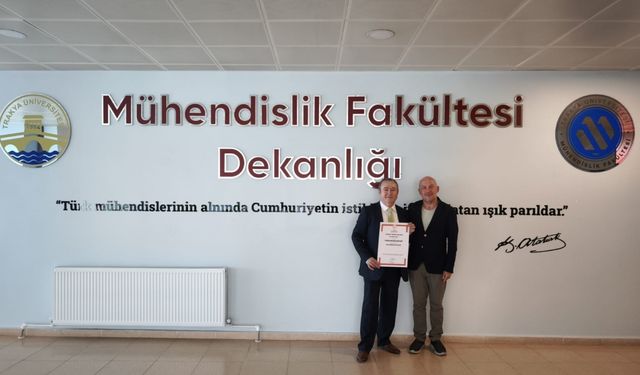 Trakya Üniversitesi'nde güneş panelleri temizliği için üretilen cihaz "faydalı model" belgesiyle tescillendi