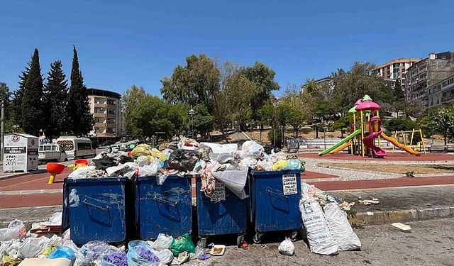 İzmir Buca’da Maaş Krizi Çöp Krizine Dönüştü: İlçe Halkı Tepkili