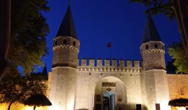 Topkapı Sarayı Gece Işıklarıyla Büyülüyor: Tarih, Bu Kez Gecede Canlanıyor