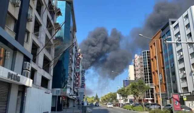 İzmir'de yangın nedeniyle tahliye edilen hastane yeniden hizmet vermeye başladı