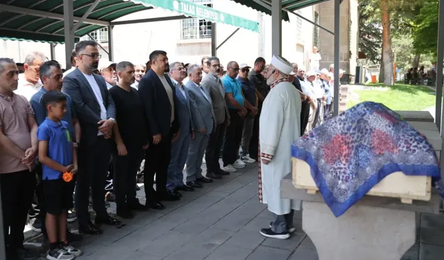 Kayseri'de KKKA şüphesiyle tedavi gören kadın hayatını kaybetti