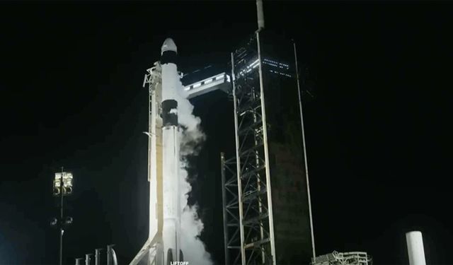Polonyalı, Macar ve Hint astronotlar uzay yolculuklarına başladı
