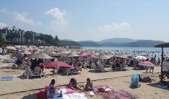 Kocaeli'nin mavi bayraklı plajlarında bayram tatili yoğunluğu