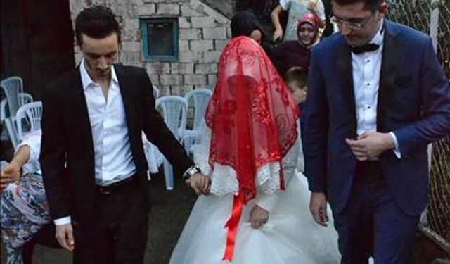 Damat Gelini Aldı, Düğüne Giderken Hamur Açtı: Renkli Gelenekler Yüzleri Güldürdü