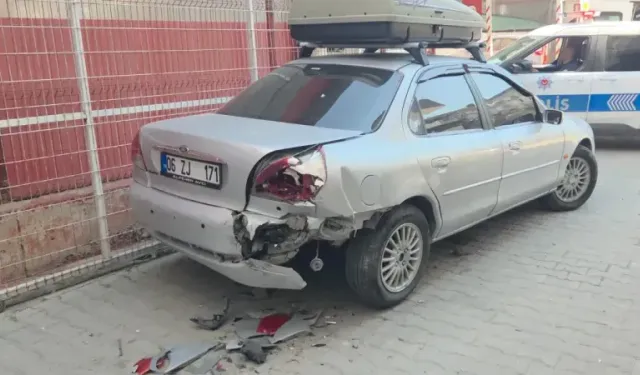 Bursa'da sürücüsü fenalaşan otomobil, 4 araca çarptı
