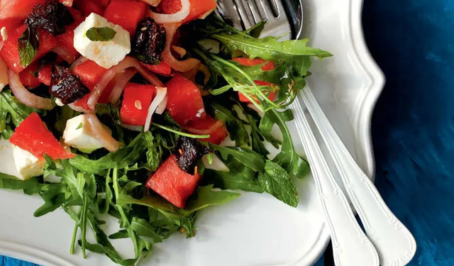 Yaz Ayında Tüketilecek Serinletici Salata Tarifi